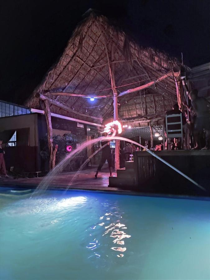 Raindance Hostel Santa Cruz ภายนอก รูปภาพ