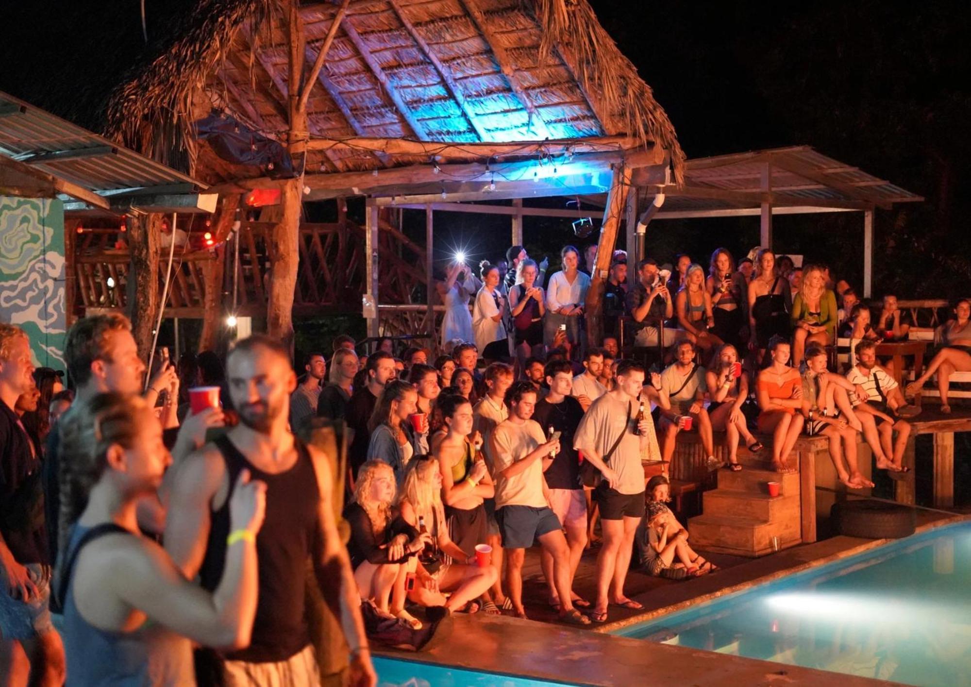 Raindance Hostel Santa Cruz ภายนอก รูปภาพ