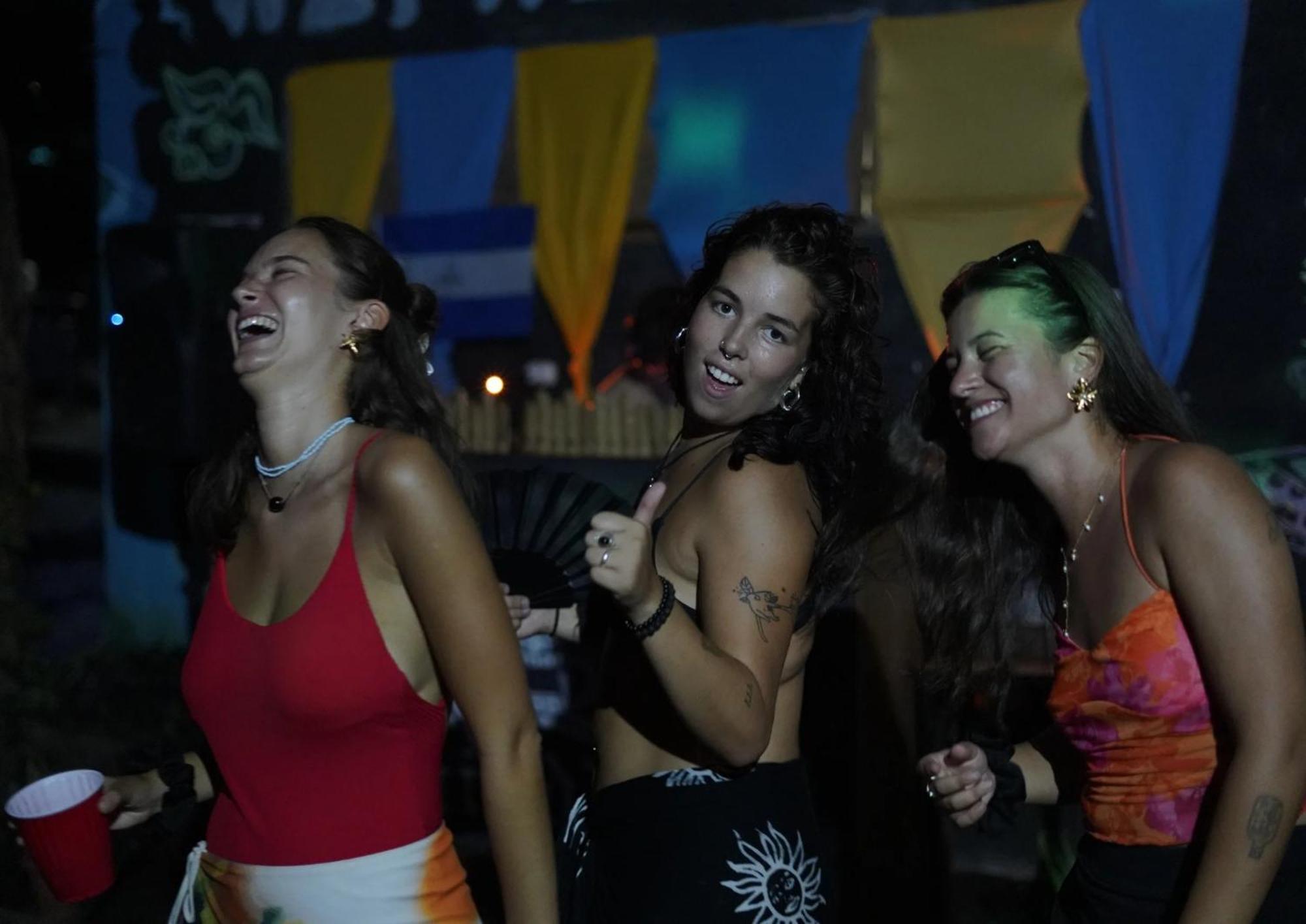 Raindance Hostel Santa Cruz ภายนอก รูปภาพ