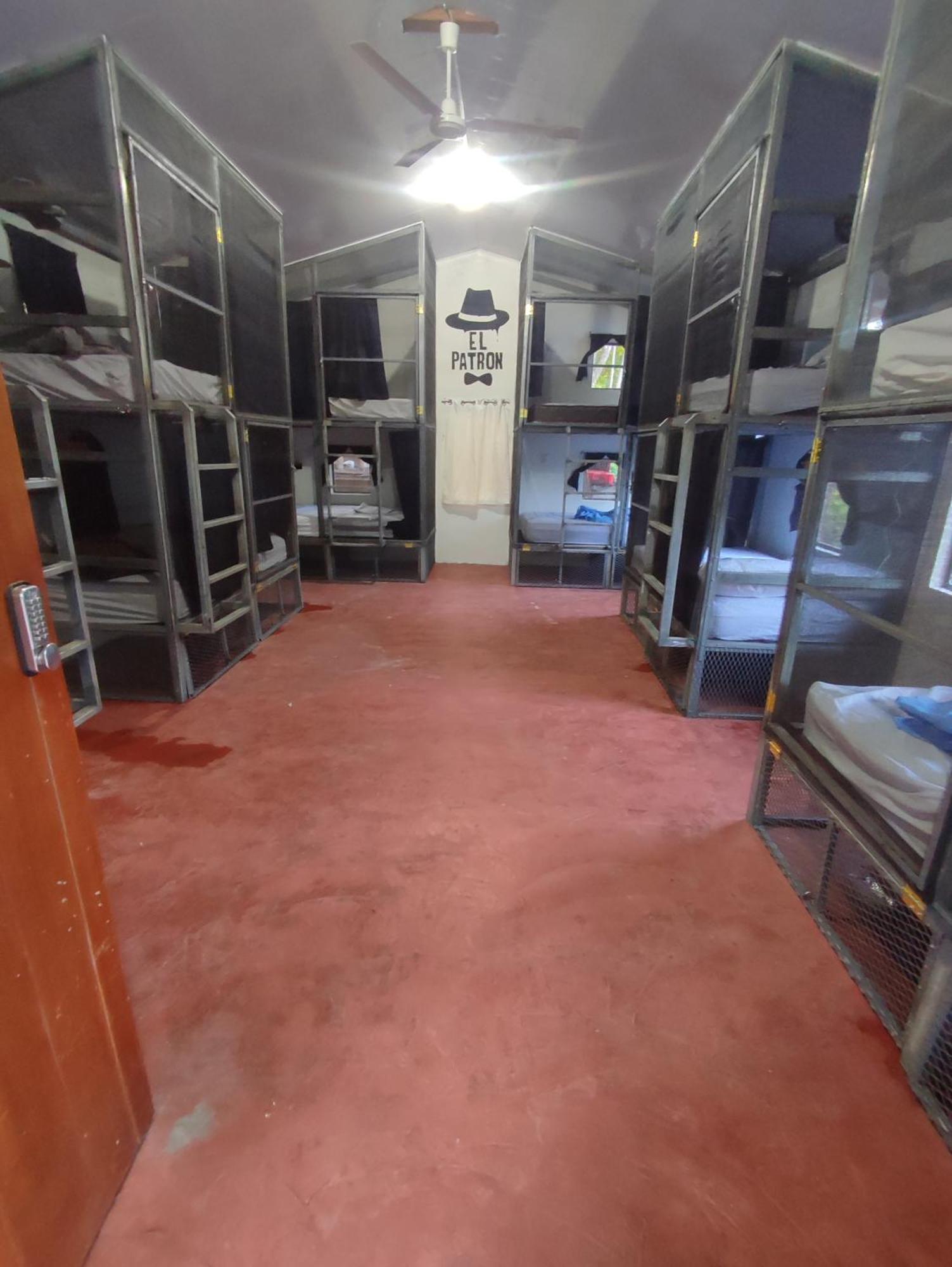 Raindance Hostel Santa Cruz ภายนอก รูปภาพ